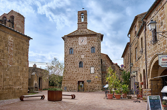 Palazzo Comunale or Palazzo del Archivio, Piazza del Pretorio, Sovana