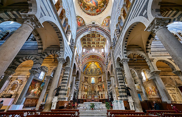 interior shot of Pisa Cathedral
