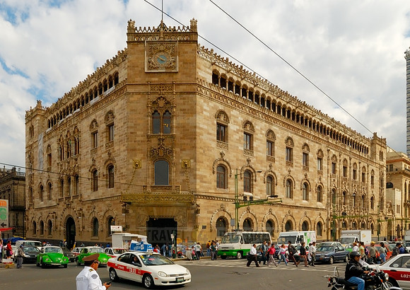 outside view of Palacio Postal