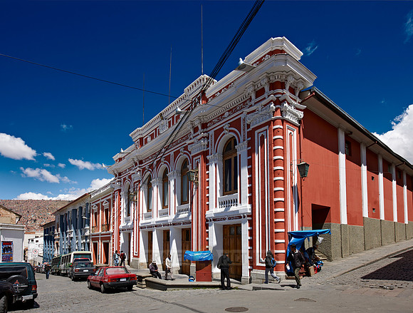 Teatro Municipal "Alberto Saavedra Perez"