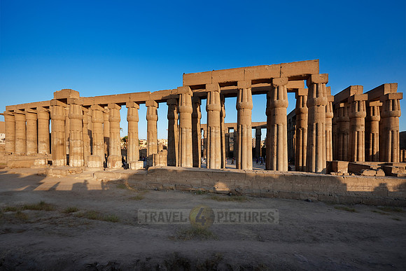 hypostle hall with closed papyrus columns