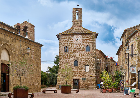Palazzo Comunale or Palazzo del Archivio, Piazza del Pretorio, Sovana