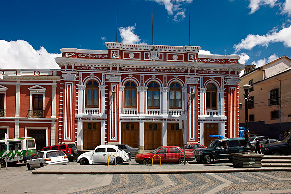 Teatro Municipal "Alberto Saavedra Perez"