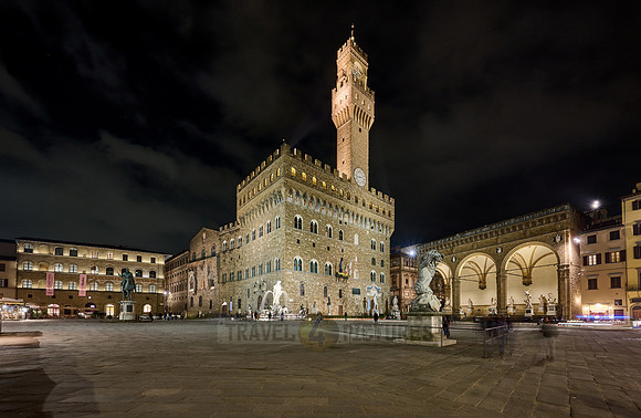 night shot of illuminated Palazzo Vecchio