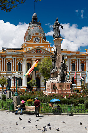 statue of president and parliament building