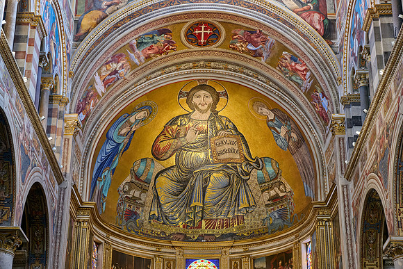interior shot of Pisa Cathedral
