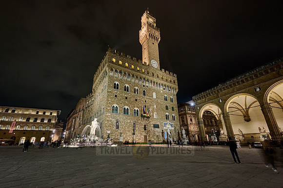 night shot of illuminated Palazzo Vecchio
