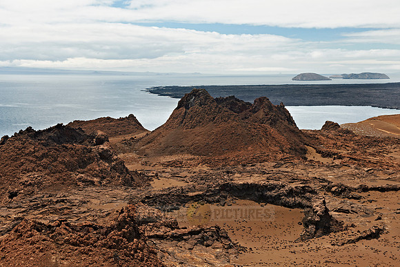 vulcanic landscape of Isla Bartolome
