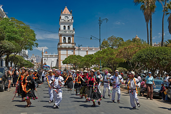 indigenous people dancing