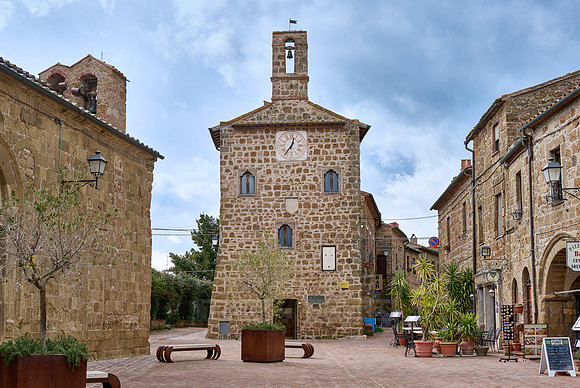 Palazzo Comunale or Palazzo del Archivio, Piazza del Pretorio, Sovana