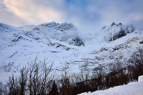 winter landscape at road to Nusfjord