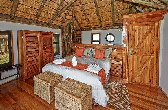 Innenansicht eines Zimmer der Rooiputs Lodge |interior view of room in Rooiputs Lodge|