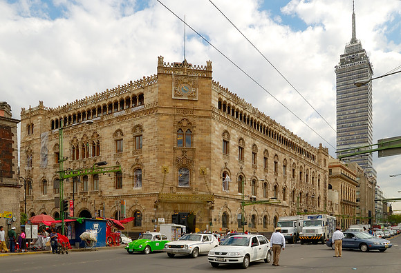 outside view of Palacio Postal
