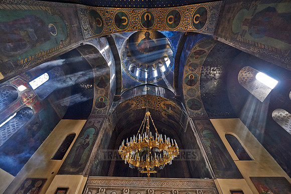 interior shot of Sioni Cathedral