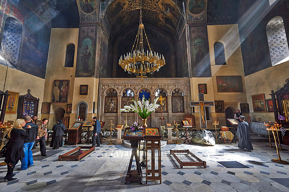interior shot of Sioni Cathedral