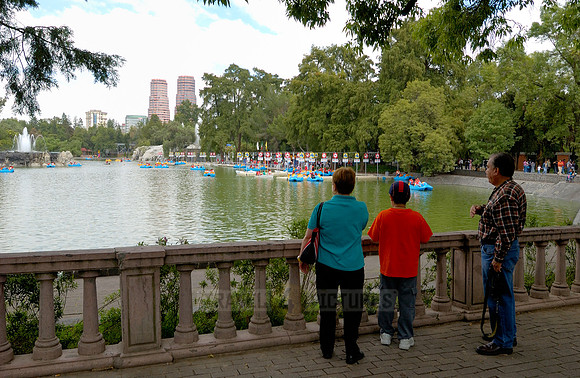 popular amusement park Bosque de Chapultepec