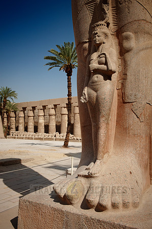 statue Ramses II. and his daughter Merit-Amun