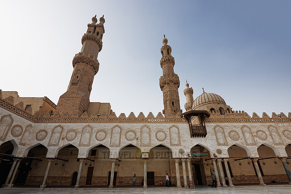 Al Ashar Mosque courtyard and minaret