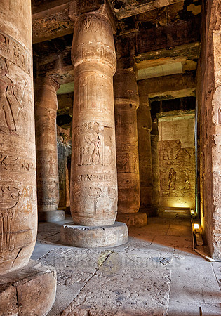 room with columns in Temple of Seti I