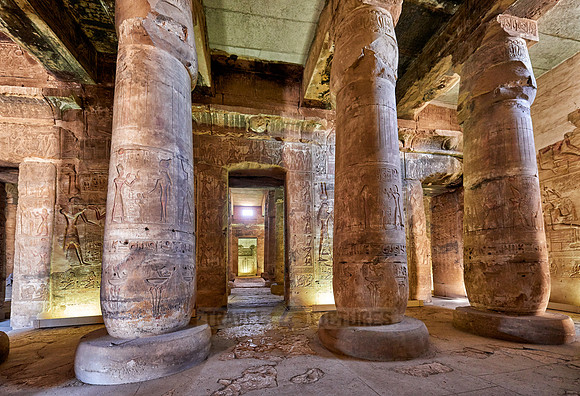 room with columns in Temple of Seti I