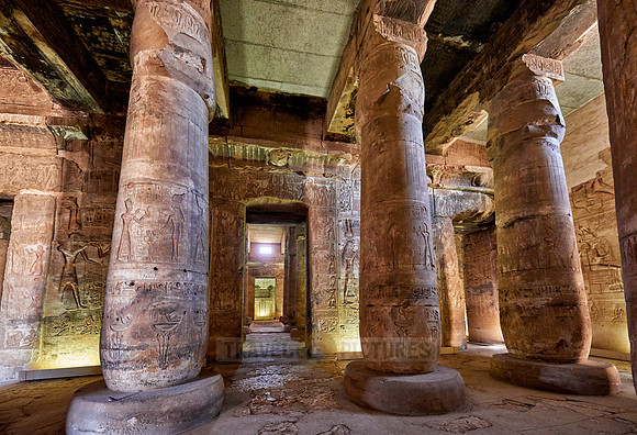 room with columns in Temple of Seti I