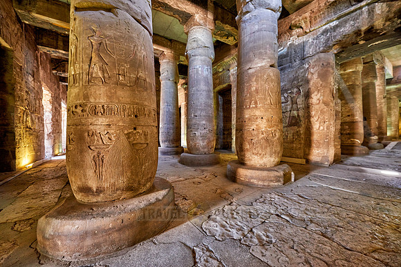 room with columns in Temple of Seti I