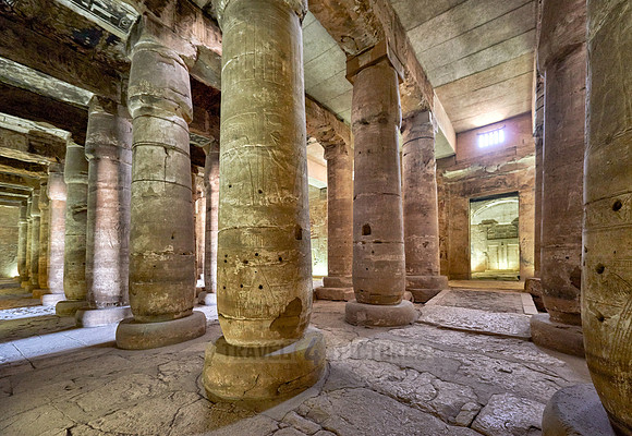 room with columns in Temple of Seti I