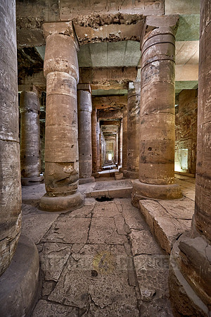 room with columns in Temple of Seti I
