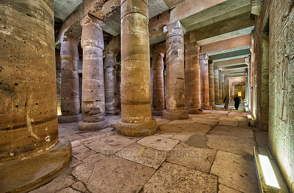 room with columns in Temple of Seti I