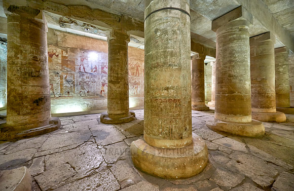 room with columns in Temple of Seti I