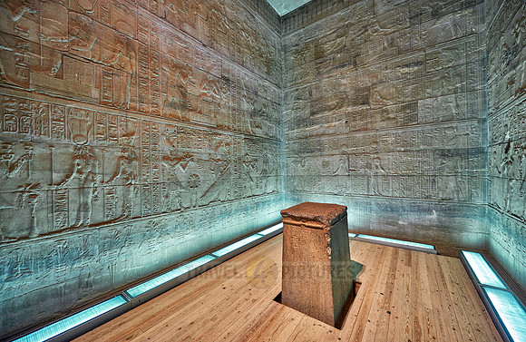 Isis-Altar inside Naos