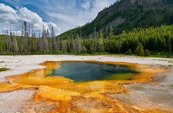 Emerald Pool, Black Sand Basin, Yellowstone National Park