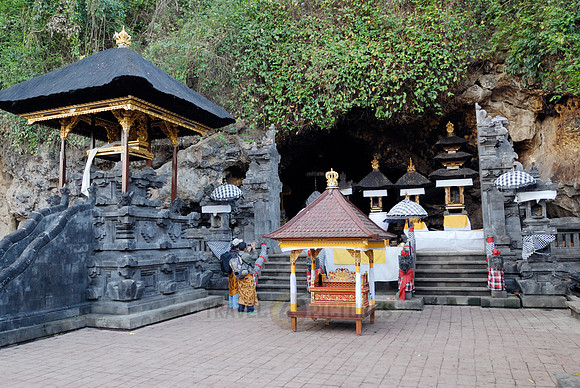 Goa Lawah