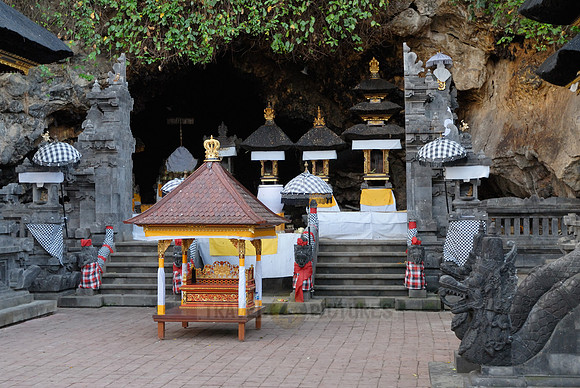 Goa Lawah