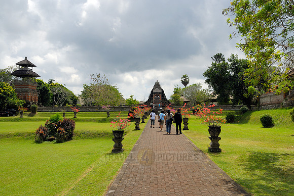 Pura Taman Ayun