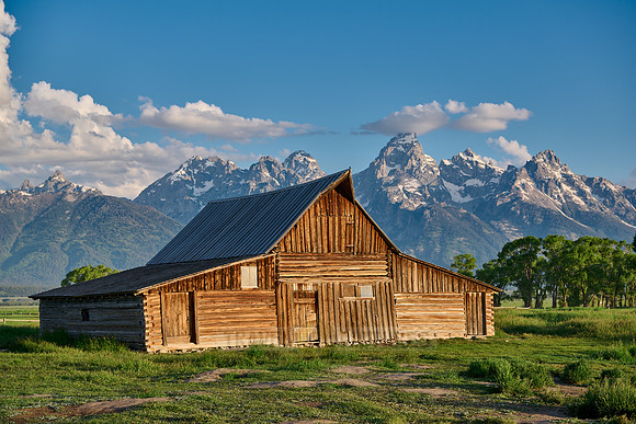Grand Teton Range with famous barn