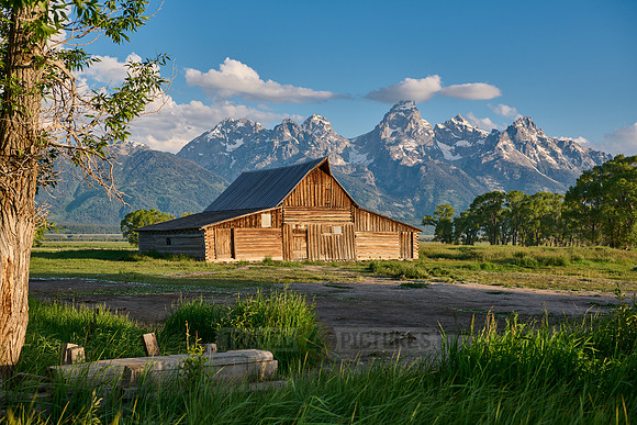 Grand Teton Range with famous barn