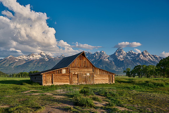 Grand Teton Range with famous barn