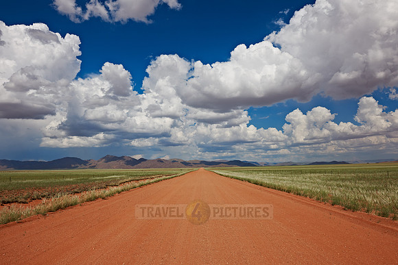 lonesome straight deserted gravel road called D707