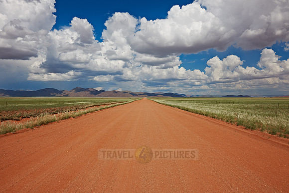 lonesome straight deserted gravel road called D707