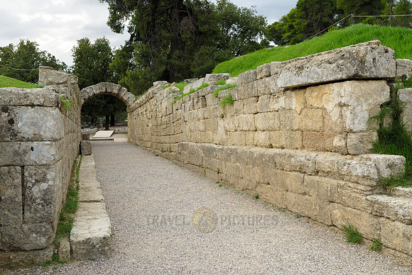Crypt (arched way to the stadium)