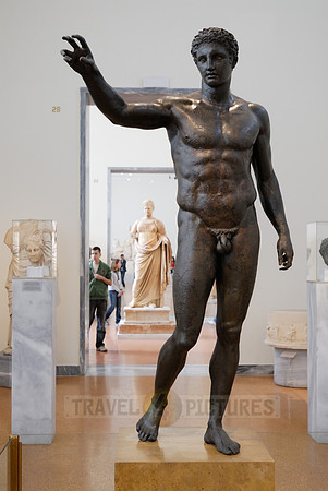 Bronze statue Ephebe by Antikythera depicts Paris or Perseus