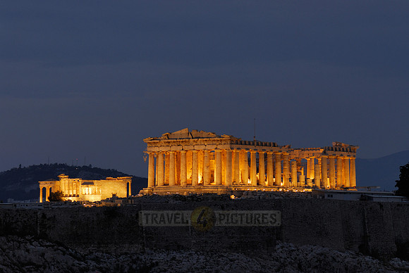 night shot of illuminated Acropolis