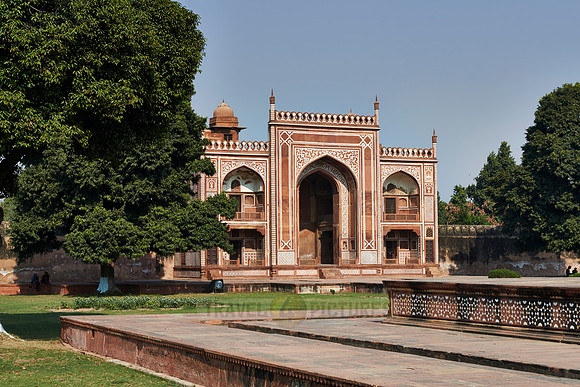 Entrance gate