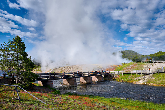 Firehole River Bridge, brigde to Midway Geyser Basin