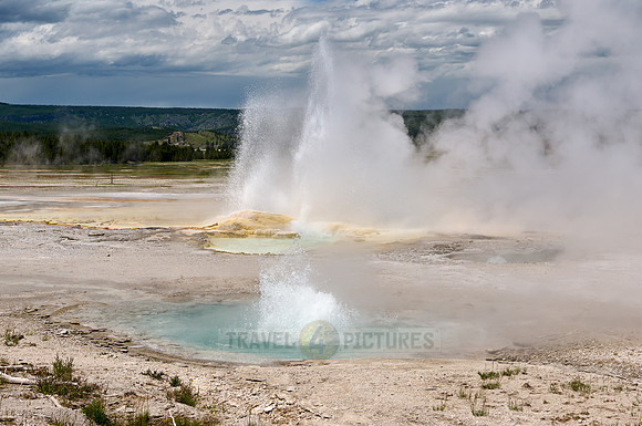 Fountain Geyser in Yellowstone Lower Geyser Basin