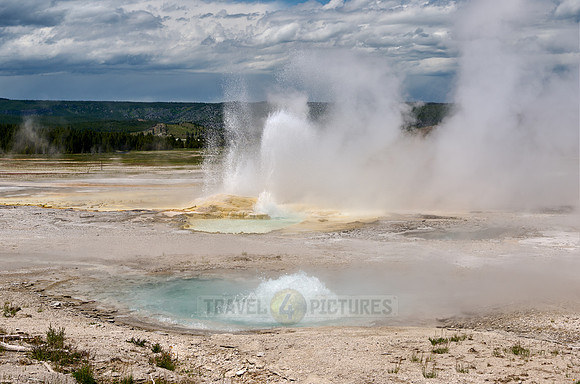 Fountain Geyser in Yellowstone Lower Geyser Basin