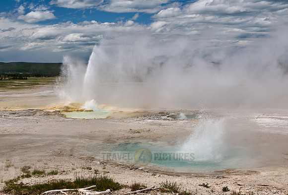 Fountain Geyser in Yellowstone Lower Geyser Basin