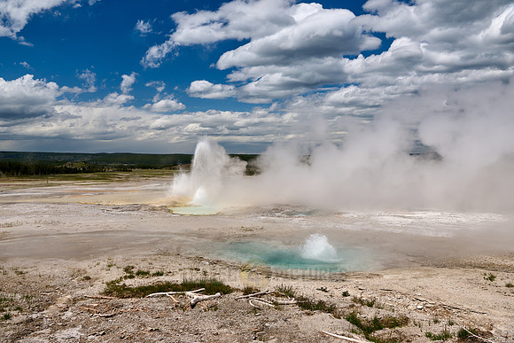 Fountain Geyser in Yellowstone Lower Geyser Basin