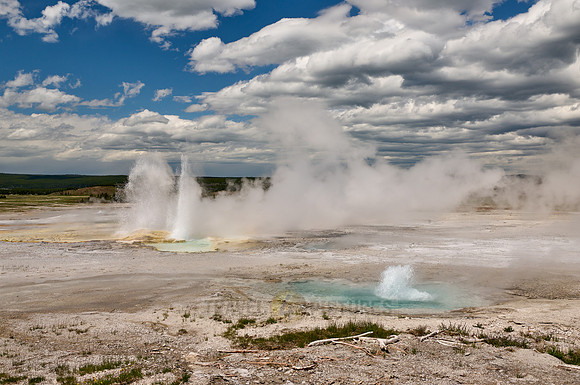 Fountain Geyser in Yellowstone Lower Geyser Basin